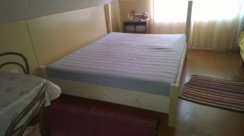 На даче сделал под старый икеевский матрас. На картинке ещё без изголовья. Собирал на конфирматы. Сексом проверена - не скрипит, не разваливается ))