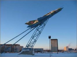 Да откуда Кошак возьмёт "подробности"? ;) 
Вот, например: в Гатчине есть довольно прикольный "новогодний лось". Зелёненький такой :) По зиме к нему подключают электричество, и он светится.
А еще а Гатчине есть целый микрорайон "на выселках", который называется "Аэродром". Знаменит тем, что это - первый военный аэродром на территории нашей страны. С этого пустыря началась ВСЯ история наших ВВС (и ВКС).
Но Кошак об этих достопримечательностях не знает, потому что он в Гатчину "съездил по интернету" :)