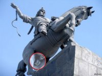 Аэропорт Уфы называется три шурупа:) 


А еще уфимцы называют монумент в честь Салавата Юлаева памятником яйцам коня Салавата Юлаева:)