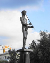 а как же памятник кураю (флейта такая), уфимцы (мне братец рассказал когда нам по 10 лет было) говорят - "Всё продай - купи курай"