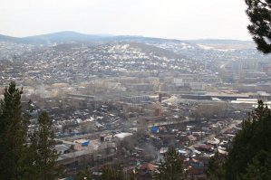 сказочный город - это последнее, что приходит в голову, если вы хоть раз были в Златоусте. Это промышленный уральский город, славящийся металлургией, оружием, гравюрами. Никаких мимими, старые горы, хвойные леса, холодные озера. Сказы Бажова - это тоже не детские сказочки, а рассказы горнорабочих, которые они травили после тяжёлых смен. 

В чем смысл этого поста? Надерганы фотки  из интернета без подписи, информация о проходящих мимо трассах и ни слова об истории, ни слова об оружейной славе Златоуста, ни слова о Бажове и его сказах. Просто обидно за соседей, всю их славу и гордость свели к парку, открывшемуся год назад. Это похоже на "сказочный город"?