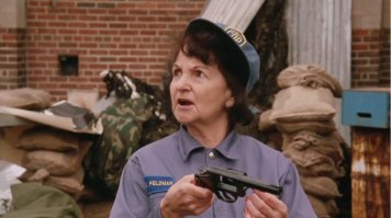 После смерти бабушки наследники обнаружили сейф. Содержимое впечатляет!