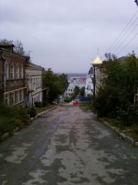 Город просто шикарен. Но вот администрацию города нужно казнить за то, как они к нему относятся.
Вот так выглядит город всего в 500-х метрах от кремля.
Но даже не смотря на это, считаю одним из красивейших городов России.