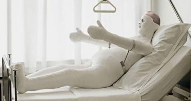 Газель сбила девушку, выходящую из автомобиля