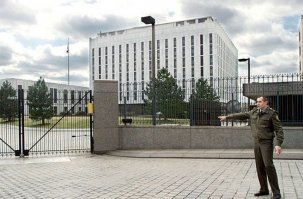 А там посольство тоже не маленькое: