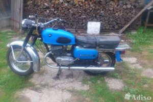 мотоциклы моей молодости.
1) м1м отец купил за 15 рублей не исправнымкогда мне было 13 лет сказал захочешь сделаешь. после 2 недель моего мученья полез сам потом понял что не получиться купил 2 м 106 за бутылку самогонки.
Из 2 я собрал 1 это был м 106 заводился только с толкача  но мне было пофиг радости пацанскому не было предела.
3) Восход 3 мне достался по наследству от старшего брата я был самым крутым пацаном в своём классе  Эх сколько одноклассниц и соседских девчонок я перекатал и перетискал на нём.
4) Урал Отец мне купил НОВЫМ!!! Отец решил что заслужил так как.
- после 9 класса так как мне уже было 16, 9 класс  школы закончил только с 2 четверками остальные пятёрки.
- победитель и призер районных олимпиад по предметам,
- секретарь комсомольской организации школы.
-1 юношеский разряд по тяжёлой атлетике.
- первый помощник у отца по конструированию и ремонту самодельной машины и трактора
(В совхозе в советские времена из металлолома в виде списанной совхозной техники это было запросто).
В общем отец решил что заслужил и достоин.
Эх  какие  золотые были времена ностальгия "шо пиндец" и отец уже 19 лет как похоронен.
Земля ему пухом простому совхозному слесарю и трактористу