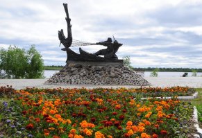 Красноселькуп. Поселок, парк, детсад, строительство культурно-спортивного комплекса.