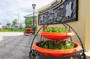 Красноселькуп. Поселок, парк, детсад, строительство культурно-спортивного комплекса.