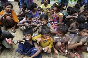 Научатся зубы чистить, потом руки мыть. Глядишь, лет через 100 туристу в Индии можно будет кушать без риска для жизни