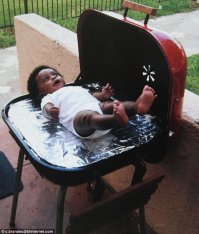 Прям так и вижу : повар-расист это сделал.