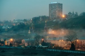 Хм, ничего конечно, много фоток, но как-то уж очень официально. Мне нравится фотограф Булатов, он как-то умеет передавать настроение города.