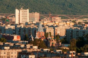 Хм, ничего конечно, много фоток, но как-то уж очень официально. Мне нравится фотограф Булатов, он как-то умеет передавать настроение города.