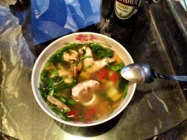 так вот мой конек суп из морепродуктов ... маленькие акулки , креветки , осминожки и кальмарчики , все с фишмаркета ... мама дорогая