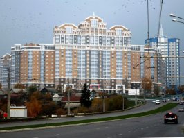 а они чего? как и в каждом городе. три желтых - жилые. впрочем, вот: