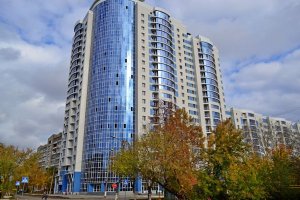 а они чего? как и в каждом городе. три желтых - жилые. впрочем, вот: