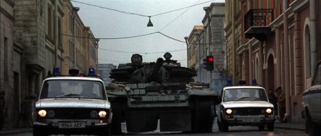 Дык он, вроде, по Москве на танке ездил...