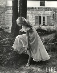 Интересно было бы взглянуть на одежду поверх этого "нижнего белья".