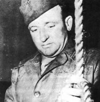 Исполняли приговор американские военнослужащие. Старшим среди них был сержант 3-й армии США Джон Вудс. Его помощником являлся служащий военной полиции Иосиф Мальте.