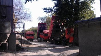 Вот Камаз.....из трех машин всё поломанные (кстати 2008-го года)