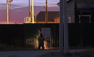 суровые челябинские мужики ссуть расскаленной стружкой