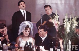 Расторгуев на свадьбе лабает :)