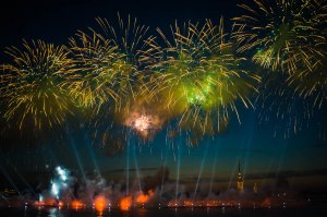 В этом году в первый раз видела в живую! Красивый праздник, добрый) Всяко лучше, чем в других городах в этот день "день молодежи" празднуют