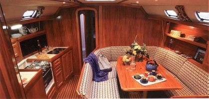 за четыре ляма можно купить вот такой Dufour 43 2004 г с тремя каютами и вот таким салоном