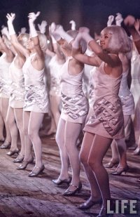 Меня одного удивили выбритые подмышки у телочек?