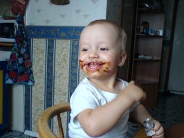 Племянник отведал шоколадку )))