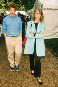 все равно красивая бабка ))