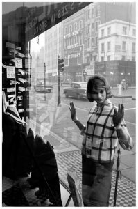 здесь похожа на алису селезневу