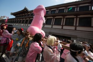 А ещёу них есть праздник члена (первое воскресение апреля), и это прекрасно