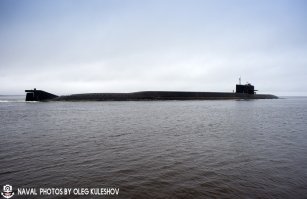 АПЛ «Подмосковье» вышла в море 21.10.2016

Сегодня атомная подводная лодка специального назначения БС-64 «Подмосковье» покинула акваторию ОАО «Центр судоремонта «Звёздочка», где прошла ремонт и переоборудование по проекту 09787 для Главного управления глубоководных исследований (ГУГИ) Министерства обороны Российской Федерации, и вышла в Белое море на ходовые испытания.