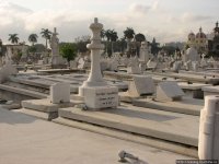 Куба незаслуженно забыта.
Это - могила Хосе Рауля Капабланки, чемпиона мира по шахматам. Гавана.