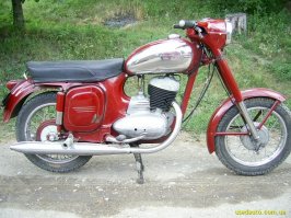 Была и у меня такая красавица! Правда 250-я,но разница небольшая. Откатал сезон и только тогда понял,что у нее сцепление выжимать не надо,автомат работает )))