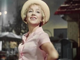 героине Румянцевой по сюжету тоже около 18, хотя ей самой, вроде как, на момент съемок уже далеко за 30