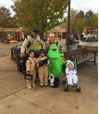 Долго всматривался, пока не понял что это от бластера =)