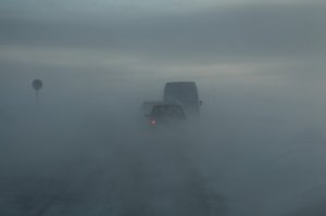 Тут, говорят что в Мурманске велико влияние Гольфстрима? Ну так welcome к нам! 
Знаете, как красиво цветет тундра в марте? Нет? Правильно, потому что снег сходит в июне...