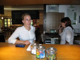 Да там и сейчас с красавицами не очень, большинство женьщин выглядит примерно как на этих фотографиях (снимки мои и друзей с одной из поездок)