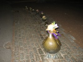 "Так мы позировали рядом с уткой и утятами" - Бостон, занесло меня туда 10 лет назад )