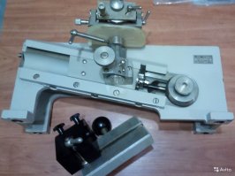 Микротом — инструмент для приготовления срезов фиксированной и не фиксированной биологической ткани, а также небиологических образцов для оптической микроскопии толщиной 1—50 микрометров. Обычно используются металлические ножи.