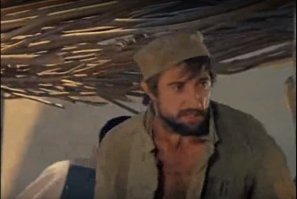 А фразу "Ты что безумный, смерти ищешь..." произнес Олег Кантемиров, который в фильме "Фанат" играл тренера "Малыша"..