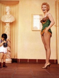 И папарацци .