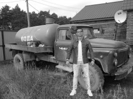 Криштиану Роналду на фоне своего Lambo стал героем мемов