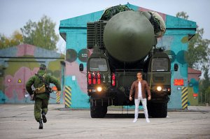 Криштиану Роналду на фоне своего Lambo стал героем мемов