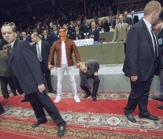 Криштиану Роналду на фоне своего Lambo стал героем мемов