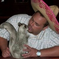 прямо с языком даже! белка в акуе!