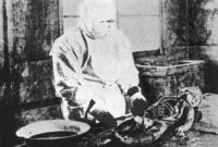 Вот этот хмырь немцев переплюнул, а после войны даже практику в Японии имел...