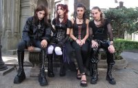 Это разве эмо? Это ж готы