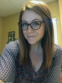 Вот эта очень даже ничего. Симпатичная. Чем-то на Дженифер Анистон похожа